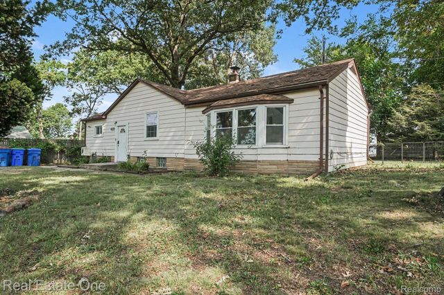 4229 Dolores Avenue, Warren, MI 48091