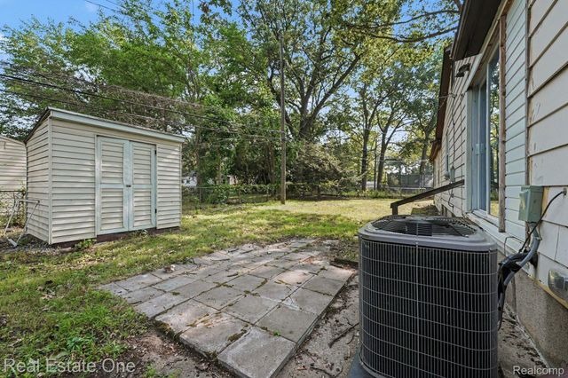 4229 Dolores Avenue, Warren, MI 48091