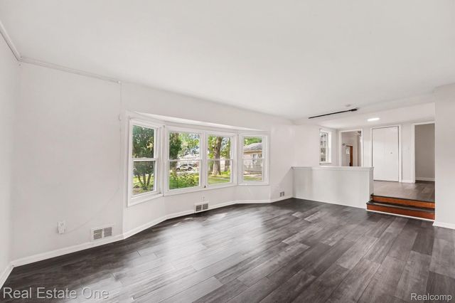 4229 Dolores Avenue, Warren, MI 48091