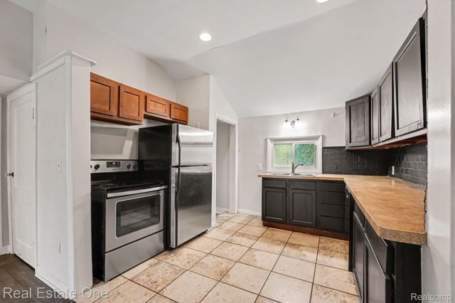 4229 Dolores Avenue, Warren, MI 48091