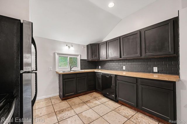 4229 Dolores Avenue, Warren, MI 48091