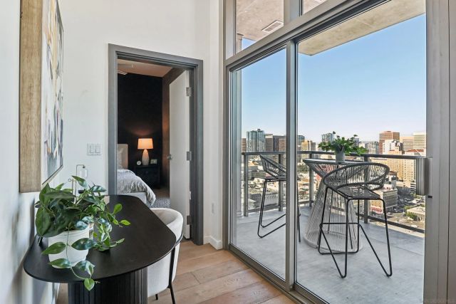 800 The Mark Ln 2703, San Diego, CA 92101