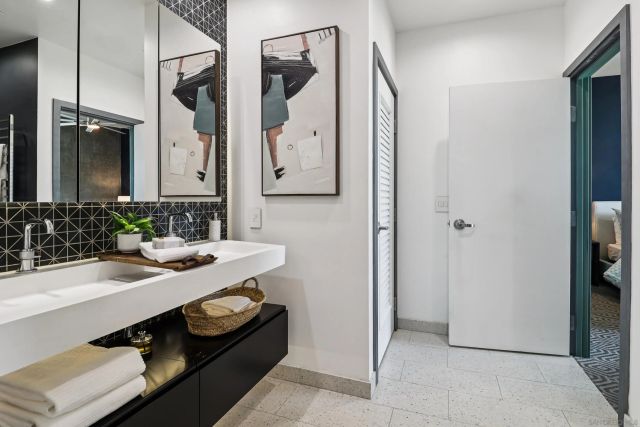 800 The Mark Ln 2703, San Diego, CA 92101