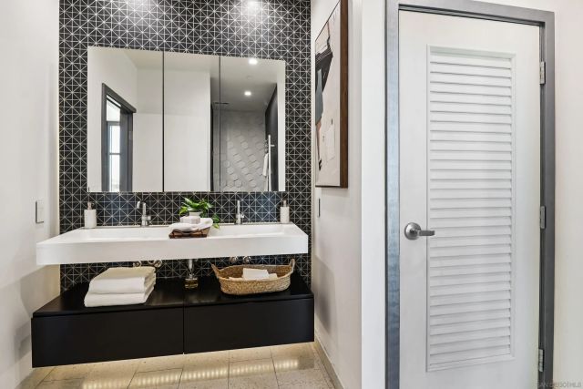 800 The Mark Ln 2703, San Diego, CA 92101