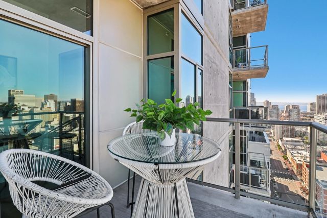 800 The Mark Ln 2703, San Diego, CA 92101