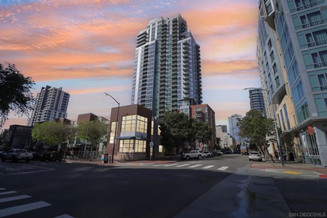 800 The Mark Ln 2703, San Diego, CA 92101