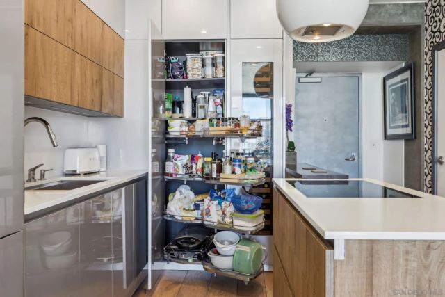 800 The Mark Ln 2703, San Diego, CA 92101