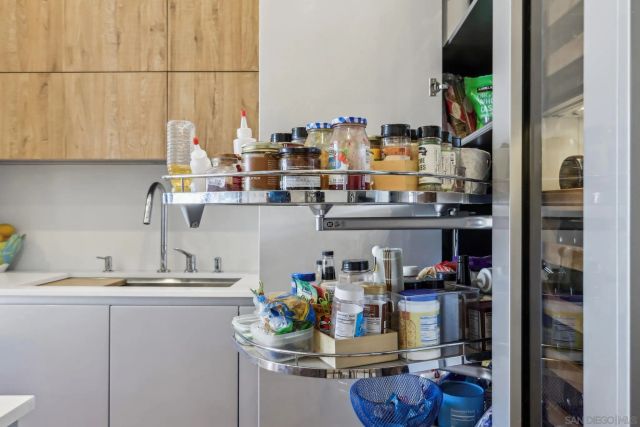 800 The Mark Ln 2703, San Diego, CA 92101