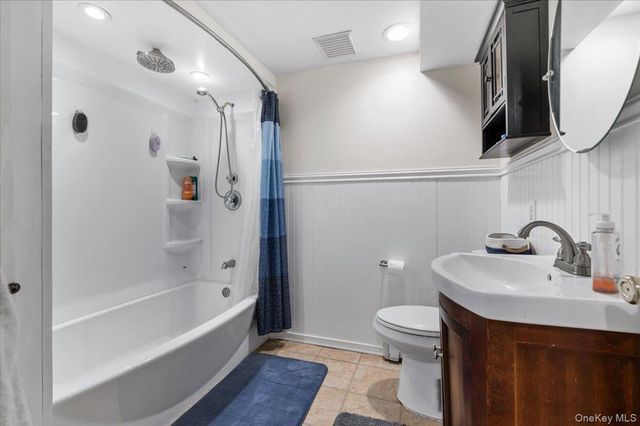 719 Catskill Avenue, Lindenhurst, NY 11757
