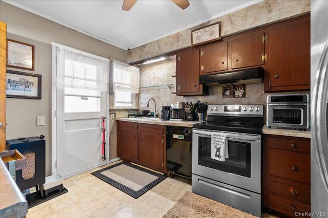 719 Catskill Avenue, Lindenhurst, NY 11757