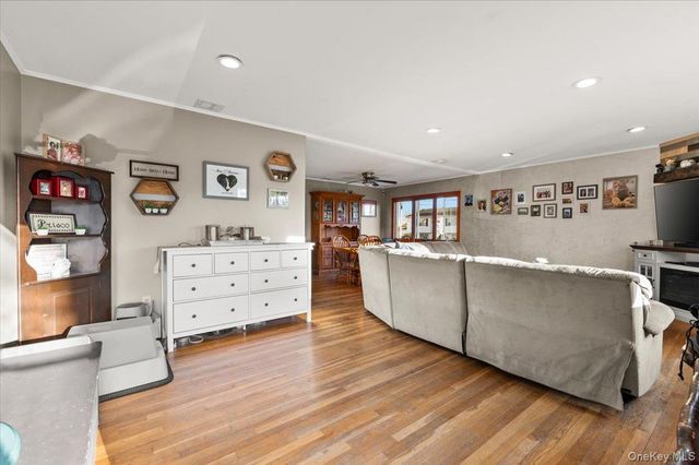 719 Catskill Avenue, Lindenhurst, NY 11757