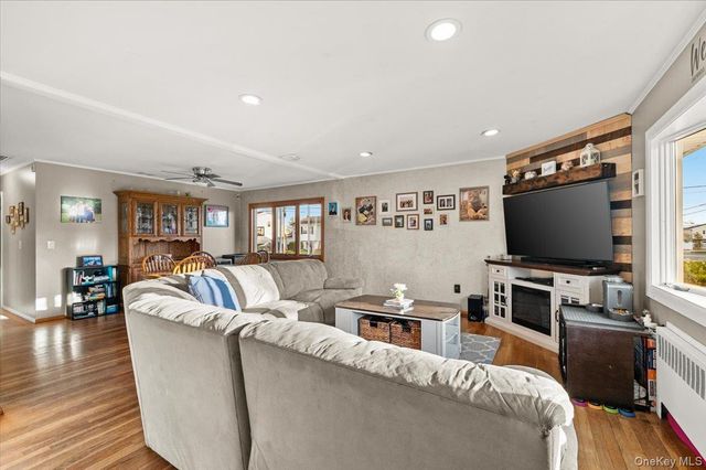 719 Catskill Avenue, Lindenhurst, NY 11757