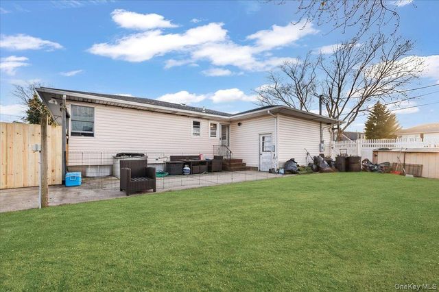 719 Catskill Avenue, Lindenhurst, NY 11757