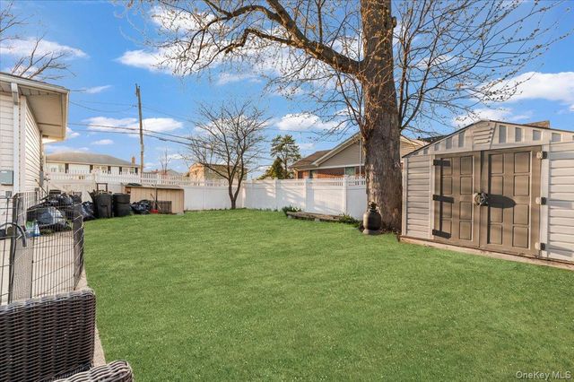 719 Catskill Avenue, Lindenhurst, NY 11757