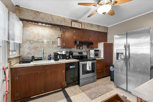 719 Catskill Avenue, Lindenhurst, NY 11757