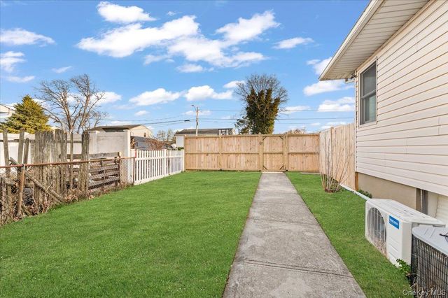 719 Catskill Avenue, Lindenhurst, NY 11757