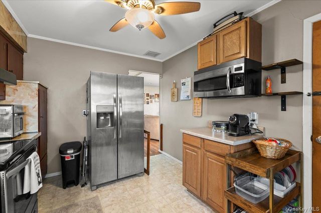 719 Catskill Avenue, Lindenhurst, NY 11757