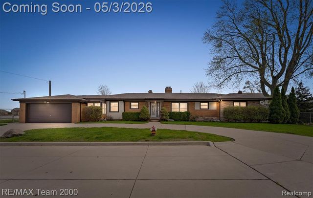 22624 Rio Vista Street, Saint Clair Shores, MI 48081