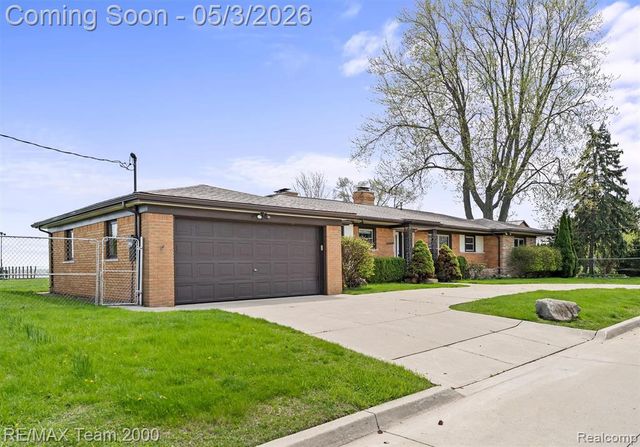 22624 Rio Vista Street, Saint Clair Shores, MI 48081