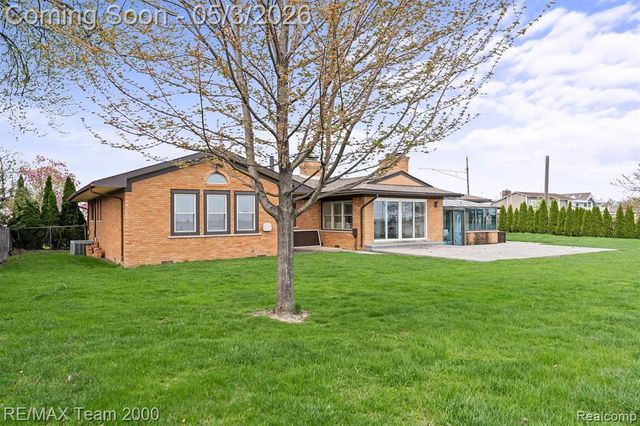 22624 Rio Vista Street, Saint Clair Shores, MI 48081