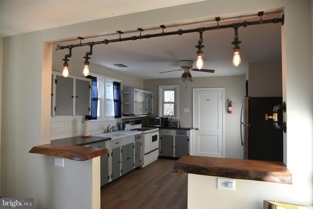 2637 HELEN ST, Allentown, PA 18104