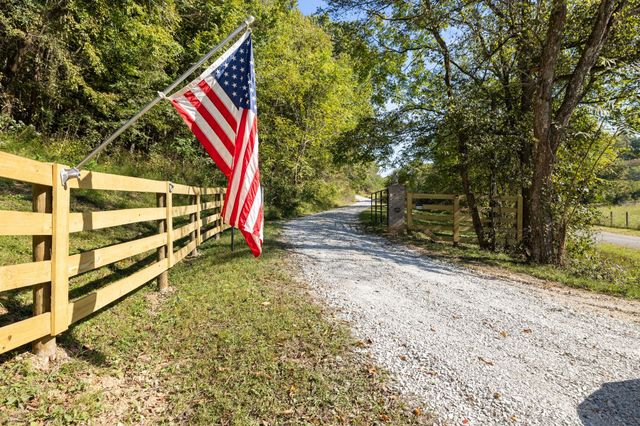 2150 Poarch Hollow Rd, Lewisburg, TN 37091