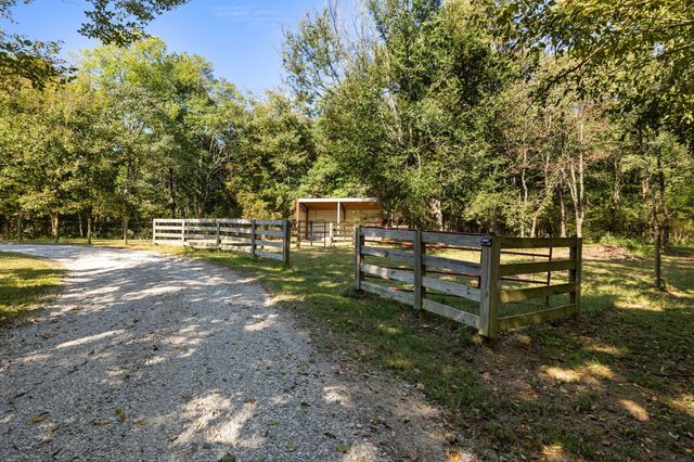 2150 Poarch Hollow Rd, Lewisburg, TN 37091