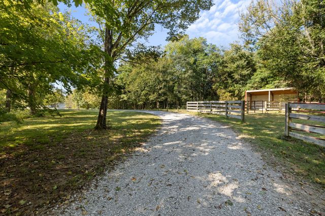 2150 Poarch Hollow Rd, Lewisburg, TN 37091