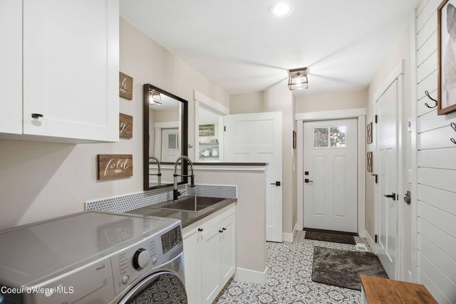 7464 N 4th Street, Dalton Gardens, ID 83815