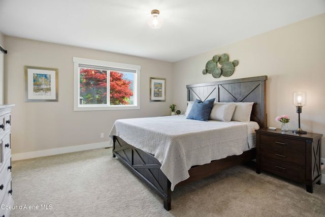 7464 N 4th Street, Dalton Gardens, ID 83815