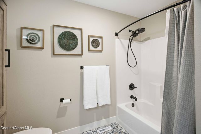 7464 N 4th Street, Dalton Gardens, ID 83815