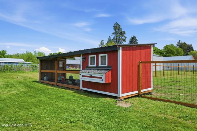 7464 N 4th Street, Dalton Gardens, ID 83815