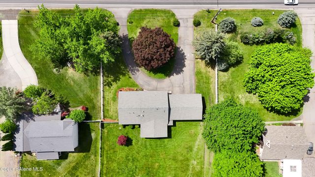 7464 N 4th Street, Dalton Gardens, ID 83815