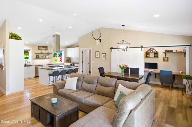 7464 N 4th Street, Dalton Gardens, ID 83815