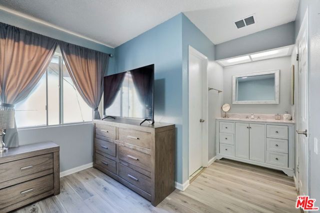 7422 Hazeltine Avenue 3, Van Nuys (los Angeles), CA 91405