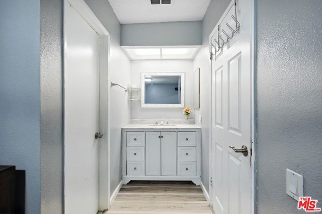 7422 Hazeltine Avenue 3, Van Nuys (los Angeles), CA 91405