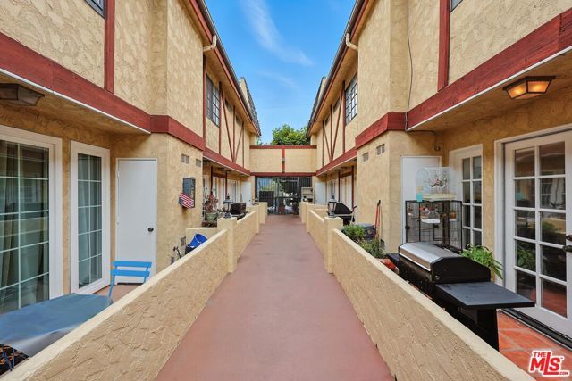 7422 Hazeltine Avenue 3, Van Nuys (los Angeles), CA 91405