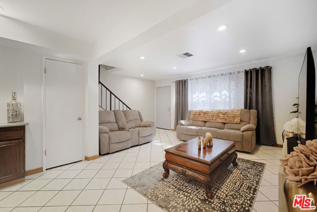 7422 Hazeltine Avenue 3, Van Nuys (los Angeles), CA 91405