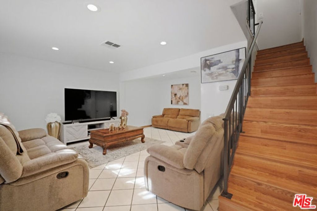 7422 Hazeltine Avenue 3, Van Nuys (los Angeles), CA 91405