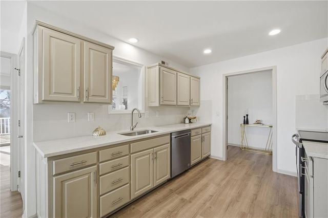 7955 W 118th Place, Overland Park, KS 66210