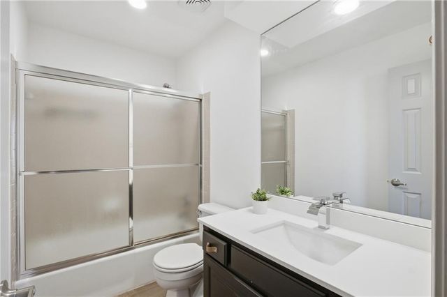 7955 W 118th Place, Overland Park, KS 66210