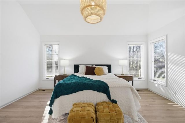 7955 W 118th Place, Overland Park, KS 66210