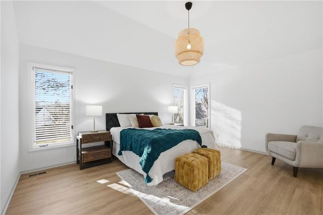 7955 W 118th Place, Overland Park, KS 66210