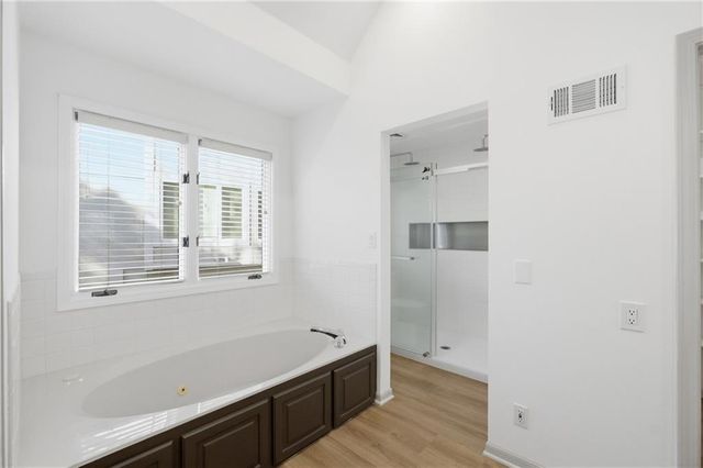 7955 W 118th Place, Overland Park, KS 66210