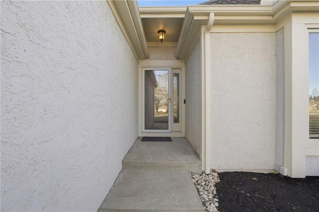 7955 W 118th Place, Overland Park, KS 66210