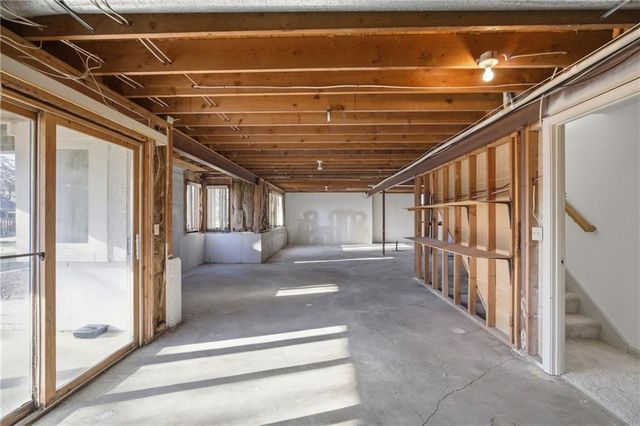 7955 W 118th Place, Overland Park, KS 66210