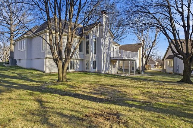 7955 W 118th Place, Overland Park, KS 66210