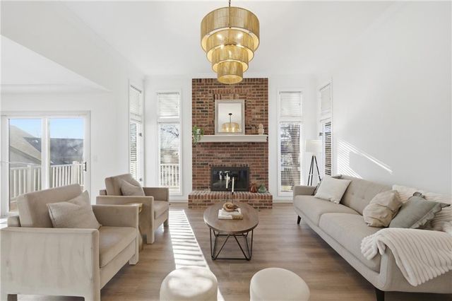 7955 W 118th Place, Overland Park, KS 66210