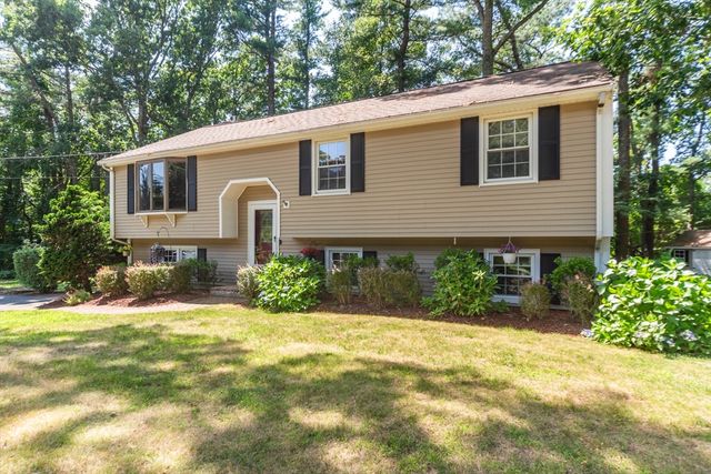 140 Bayberry Cir, Bridgewater, MA 02324