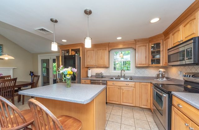 140 Bayberry Cir, Bridgewater, MA 02324